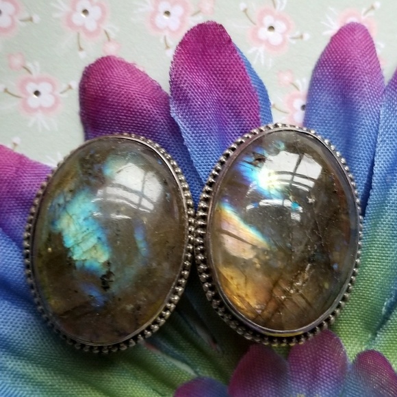 Vintage Jewelry - Gorgeous big Labradorite clip earrings silver tone